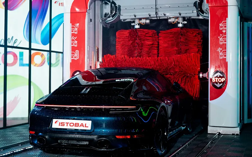 Spălătorie auto cu perii